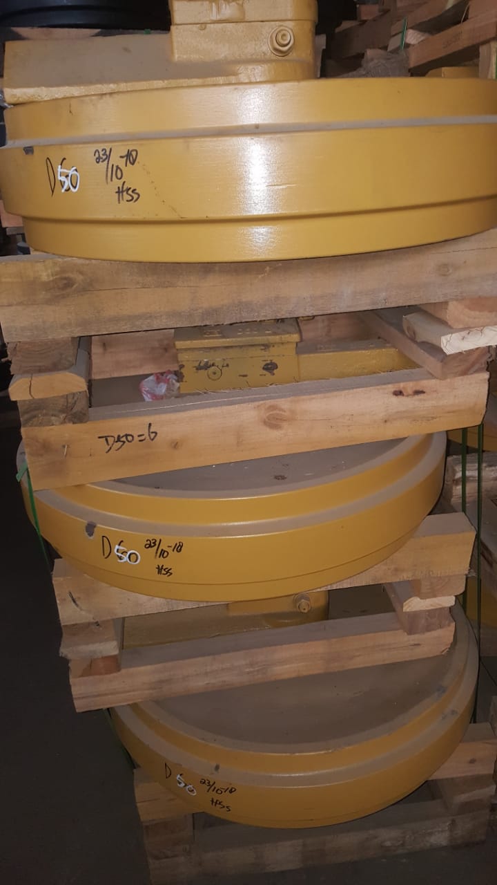 DISTRIBUTOR SPARE PART IDLER KOMATSU D50